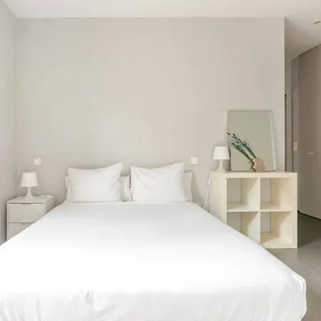Playa Zurriola-no Parties At Home-no Fiestas En Casa-300 Meters To The Beach-90 M2 *