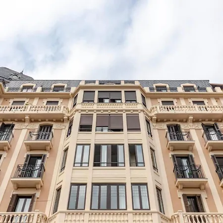 Apartment Playa Zurriola-no Parties At Home-no Fiestas En Casa-300 Meters To The Beach-90 M2 *