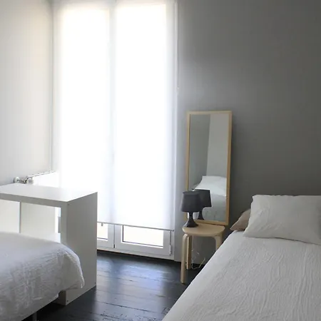 Playa Zurriola-no Parties At Home-no Fiestas En Casa-300 Meters To The Beach-90 M2 Apartament *