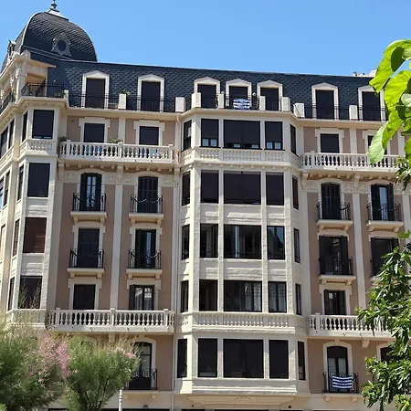 Playa Zurriola-no Parties At Home-no Fiestas En Casa-300 Meters To The Beach-90 M2 Apartamento *