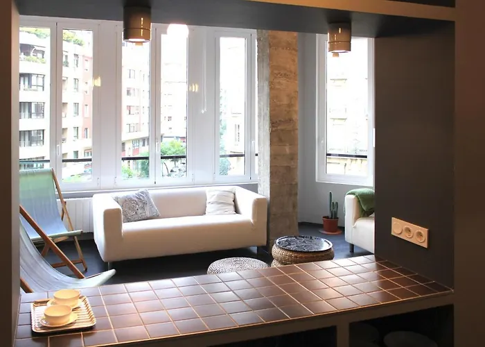 Playa Zurriola-no Parties At Home-andamio Hasta Marzo-scaffold Until March San Sebastián